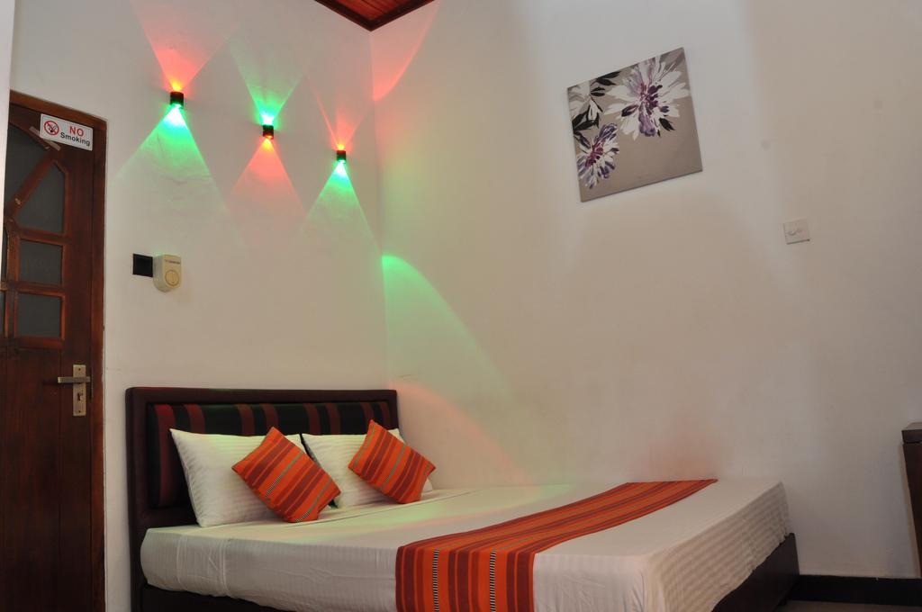 Guest Ryan Hotel Katunayaka Zimmer foto