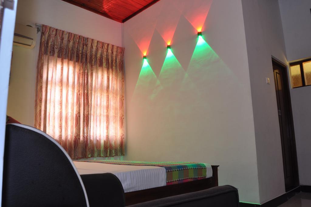 Guest Ryan Hotel Katunayaka Zimmer foto